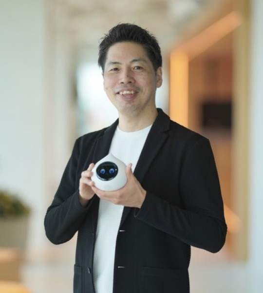 MIXIが会話AIロボット「Romi」の新モデル「ラカタン」予約販売を開始　視覚機能や長期記憶、自然な声など新機能