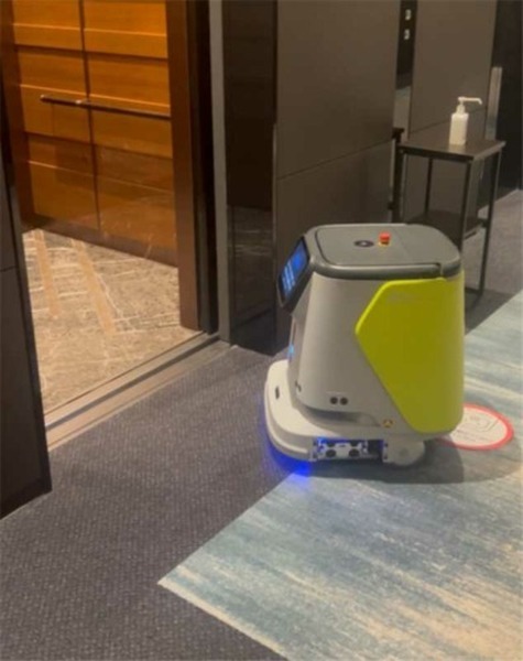 Pudu Roboticsの配送ロボットと清掃ロボットがエレベータと連携　ロボット・建物の汎用インタフェース「LCI」に対応