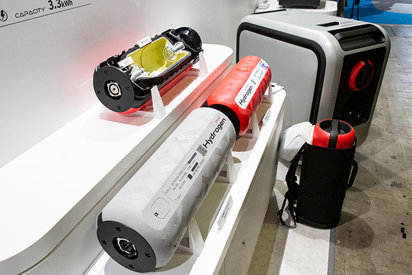 トヨタが使用時にCO2を排出しない次世代エネルギー「水素」を提案 「ポータブル水素カートリッジ」と未来の活用事例を解説します