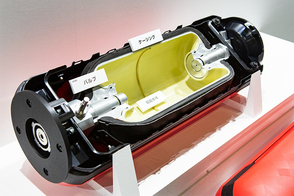 トヨタが使用時にCO2を排出しない次世代エネルギー「水素」を提案 「ポータブル水素カートリッジ」と未来の活用事例を解説します