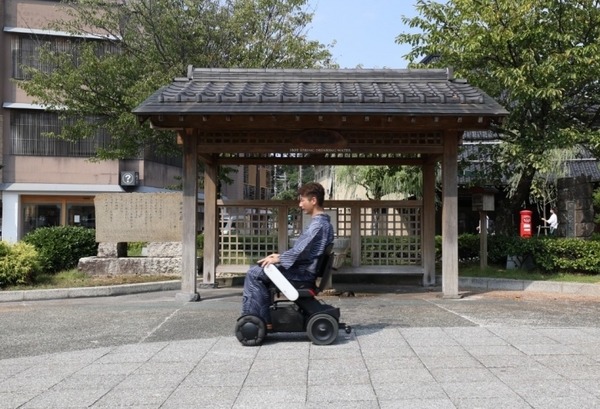 「城崎温泉」で免許不要で歩道を走れる近距離モビリティ「ウィル」移動サービス開始　観光客の移動、坂道やデコボコ道も支援