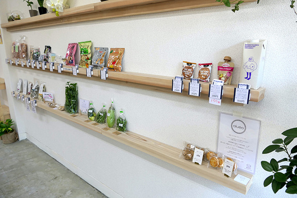 人型ロボットがコーヒーを淹れるお店「ハレとケ」は非日常と日常、人工物と自然物が交わるところ　埼玉・南浦和にオープン