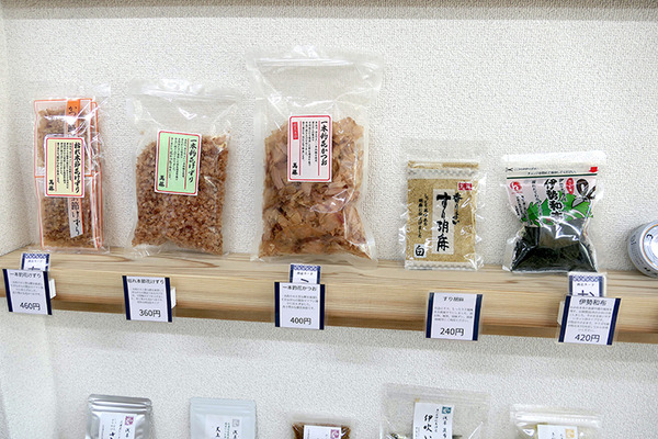 人型ロボットがコーヒーを淹れるお店「ハレとケ」は非日常と日常、人工物と自然物が交わるところ　埼玉・南浦和にオープン