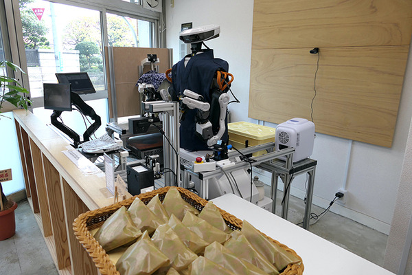 人型ロボットがコーヒーを淹れるお店「ハレとケ」は非日常と日常、人工物と自然物が交わるところ　埼玉・南浦和にオープン