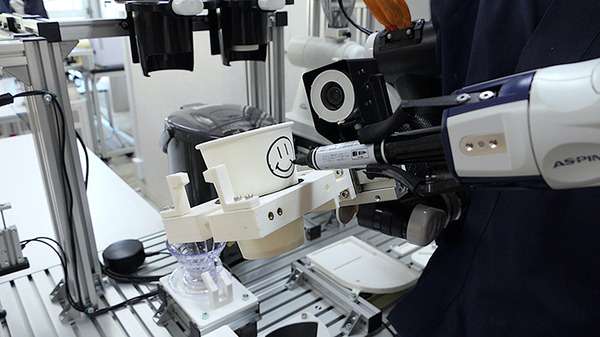 人型ロボットがコーヒーを淹れるお店「ハレとケ」は非日常と日常、人工物と自然物が交わるところ　埼玉・南浦和にオープン