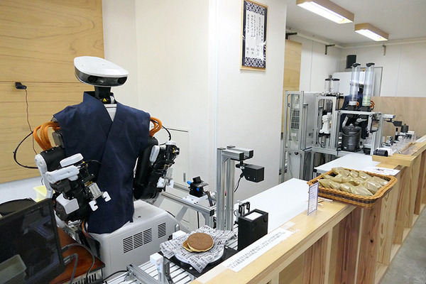 人型ロボットがコーヒーを淹れるお店「ハレとケ」は非日常と日常、人工物と自然物が交わるところ　埼玉・南浦和にオープン