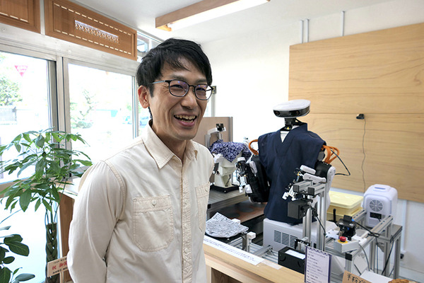 人型ロボットがコーヒーを淹れるお店「ハレとケ」は非日常と日常、人工物と自然物が交わるところ　埼玉・南浦和にオープン