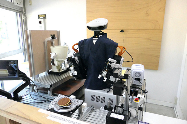 人型ロボットがコーヒーを淹れるお店「ハレとケ」は非日常と日常、人工物と自然物が交わるところ　埼玉・南浦和にオープン