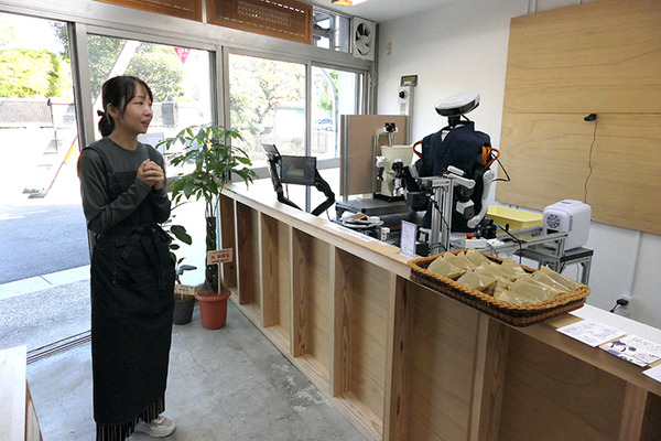 人型ロボットがコーヒーを淹れるお店「ハレとケ」は非日常と日常、人工物と自然物が交わるところ　埼玉・南浦和にオープン