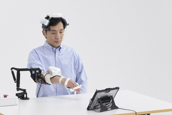 帝人のリハビリ施設「Selbst-D」で 機能訓練用BMI（ブレイン・マシン・インターフェース）を用いたサービスを開始