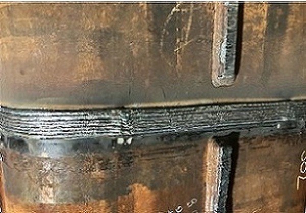 鹿島「作業の半分をロボットで自動化めざす」柱一本を全自動で溶接できる新型のマニピュレータ型の溶接ロボットを現場に導入開始