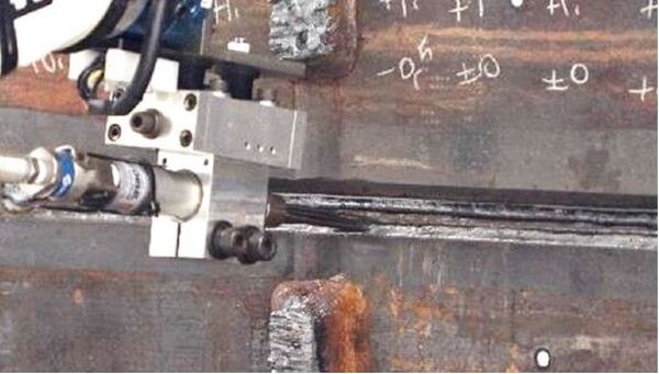 鹿島「作業の半分をロボットで自動化めざす」柱一本を全自動で溶接できる新型のマニピュレータ型の溶接ロボットを現場に導入開始