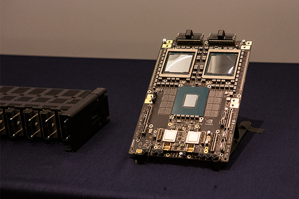 NVIDIA CEOの基調講演　トヨタや安川電機、セブン＆アイなどの導入事例を紹介　ロボットやAIで日本企業と連携を強調　AI Summit Japan