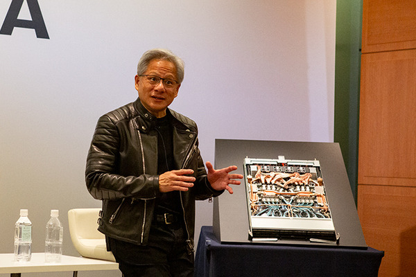 ソフトバンクとNVIDIAが「通信×AI」で連携 「リセットする」発言の意味、「全国20万基地局をAI-RANで作り直す」ポイント解説