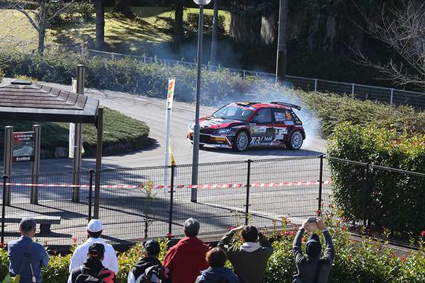 WRC「ラリージャパン2024」開幕！ホームのトヨタGRがヒョンデとの最終決戦へ！「シェイクダウン」や「現地の様子」写真レポート
