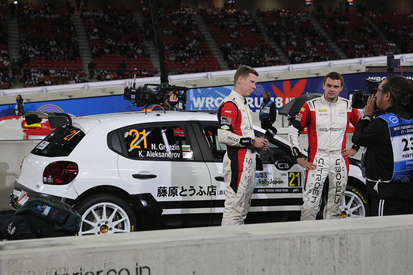 WRC「ラリージャパン」で「藤原とうふ店」カラーのラリーカーが話題に！「頭文字D」の白黒パンダカラー