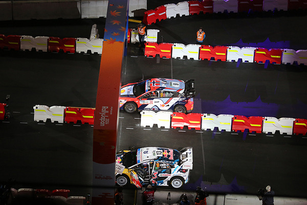 WRCラリージャパン 勝田選手がポイントリーダーのヌービル選手と一騎打ち！勝ったのはどっち?　豊田スタジアムSS1の結果