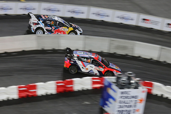 WRCラリージャパン 勝田選手がポイントリーダーのヌービル選手と一騎打ち！勝ったのはどっち?　豊田スタジアムSS1の結果