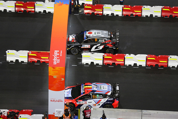 WRCラリージャパン 勝田選手がポイントリーダーのヌービル選手と一騎打ち！勝ったのはどっち?　豊田スタジアムSS1の結果