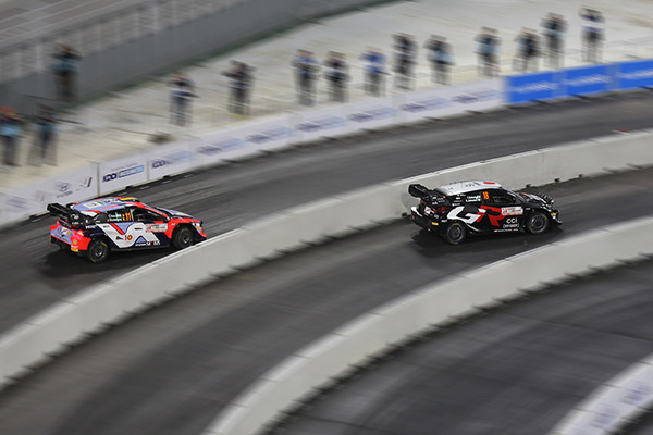 WRCラリージャパン 勝田選手がポイントリーダーのヌービル選手と一騎打ち！勝ったのはどっち?　豊田スタジアムSS1の結果