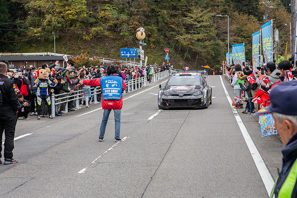 WRCラリージャパン 金曜はトラブルが続出する大波乱の展開！多くの観客が応援に駆けつけるが・・
