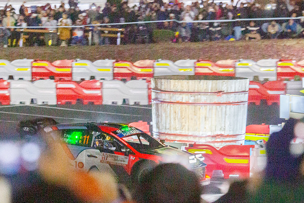 WRCラリージャパン　勝田貴元選手が岡崎ナイトステージで2連続トップタイム