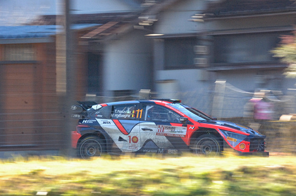 【速報】WRCラリージャパン ヌービルがドライバーズチャンピオンに輝く！トップ快走のタナックが痛恨のコースオフでリタイヤ