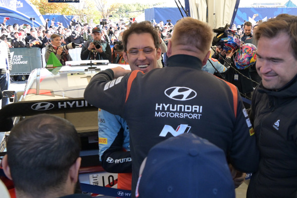 【速報】WRCラリージャパン ヌービルがドライバーズチャンピオンに輝く！トップ快走のタナックが痛恨のコースオフでリタイヤ