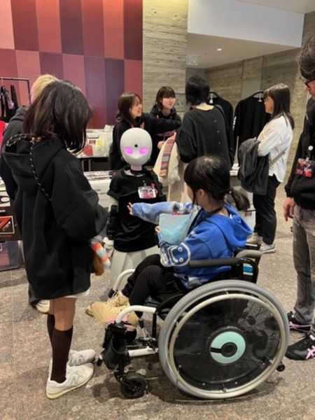 MOVE FES 2024でTSI×吉藤オリィ×武藤将胤の共同開発のユニバーサルデザインウェア「MOVE WEAR」を着用　約1,500人の観客にお披露目