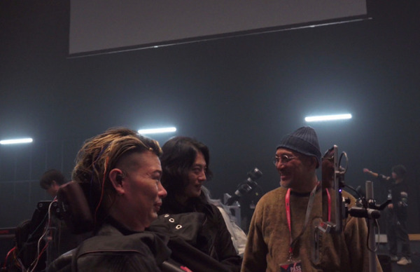 MOVE FES 2024でTSI×吉藤オリィ×武藤将胤の共同開発のユニバーサルデザインウェア「MOVE WEAR」を着用　約1,500人の観客にお披露目