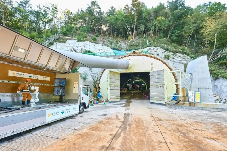 NEDO・慶應大・大林組　リアルハプティクスを応用「自動火薬装填システム」でトンネル切羽発破に成功