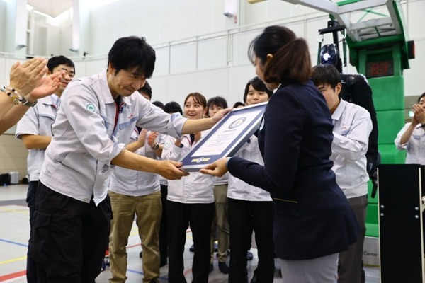 アルバルク東京所属、トヨタのAIバスケットボールロボット「CUE6」が2つ目のギネス世界記録を達成