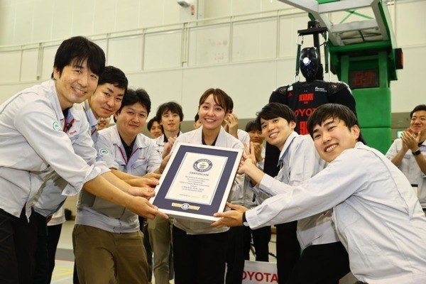 アルバルク東京所属、トヨタのAIバスケットボールロボット「CUE6」が2つ目のギネス世界記録を達成