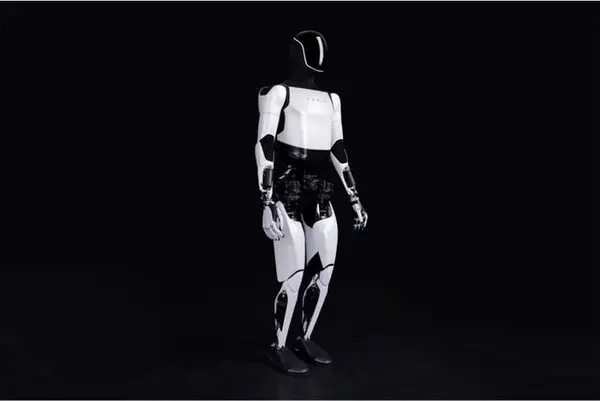 テスラの人型ロボット「Tesla Bot」と「Teslaの製造過程ボディ」をコクーンシティで国内初展示