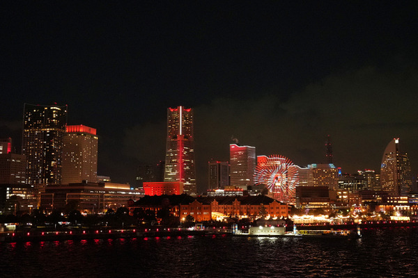 圧巻！一夜限りの「コカ・コーラ クリスマスドローンショー2024」参加レポート　1225機のドローンによるスペクタクルショー