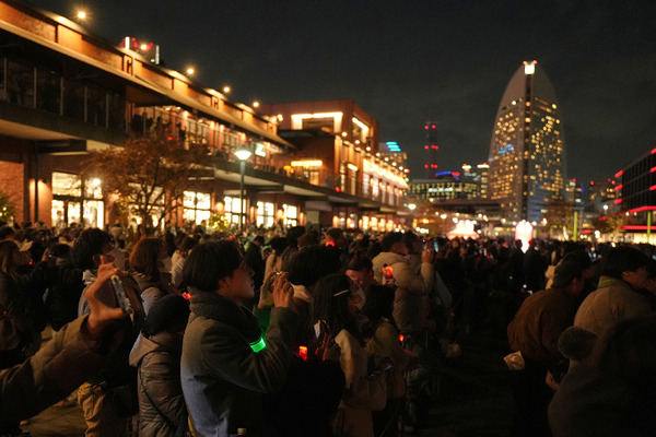 圧巻！一夜限りの「コカ・コーラ クリスマスドローンショー2024」参加レポート　1225機のドローンによるスペクタクルショー