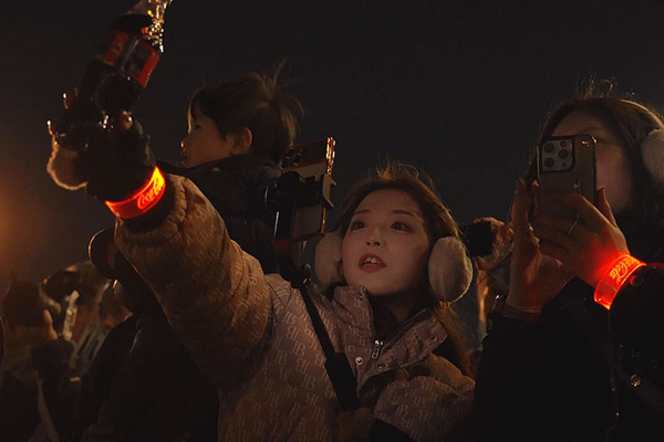 圧巻！一夜限りの「コカ・コーラ クリスマスドローンショー2024」参加レポート　1225機のドローンによるスペクタクルショー