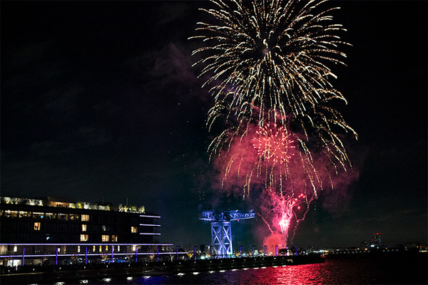 圧巻！一夜限りの「コカ・コーラ クリスマスドローンショー2024」参加レポート　1225機のドローンによるスペクタクルショー