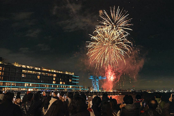 圧巻！一夜限りの「コカ・コーラ クリスマスドローンショー2024」参加レポート　1225機のドローンによるスペクタクルショー