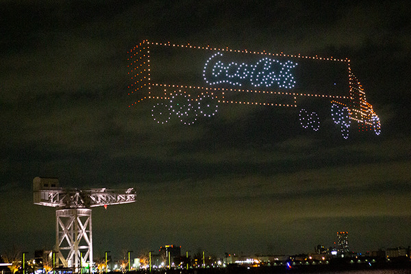 圧巻！一夜限りの「コカ・コーラ クリスマスドローンショー2024」参加レポート　1225機のドローンによるスペクタクルショー