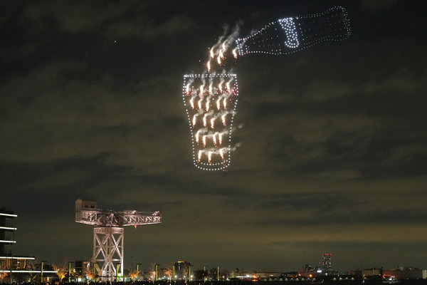 圧巻！一夜限りの「コカ・コーラ クリスマスドローンショー2024」参加レポート　1225機のドローンによるスペクタクルショー