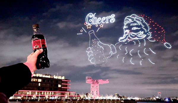 圧巻！一夜限りの「コカ・コーラ クリスマスドローンショー2024」参加レポート　1225機のドローンによるスペクタクルショー