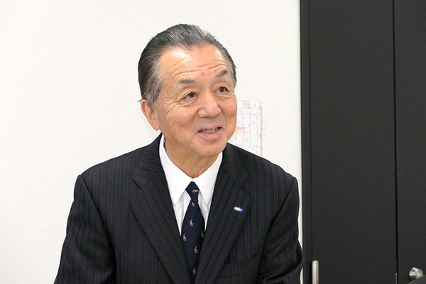 東亜DKKが狭山拠点にAutoStoreを導入。掘り下げで段数を稼ぎ、出荷荷待ち時間も短縮。多品種の部品管理を効率的に