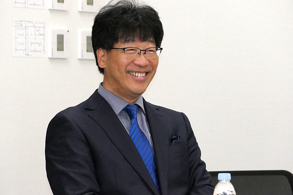 東亜DKKが狭山拠点にAutoStoreを導入。掘り下げで段数を稼ぎ、出荷荷待ち時間も短縮。多品種の部品管理を効率的に