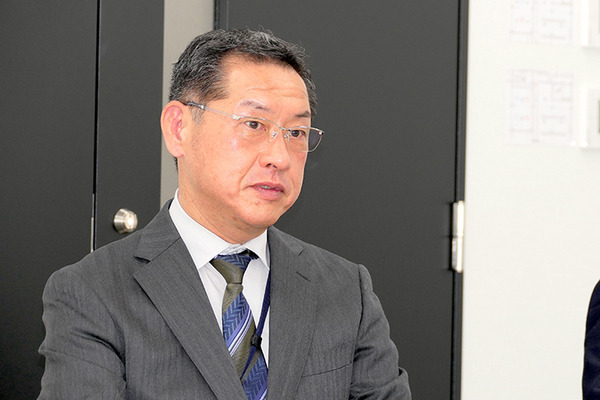 東亜DKKが狭山拠点にAutoStoreを導入。掘り下げで段数を稼ぎ、出荷荷待ち時間も短縮。多品種の部品管理を効率的に