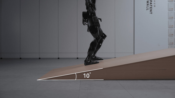 PUDU初の二足歩行型ヒューマノイドロボット「PUDU D9」発表 「人間として生まれる」コアデザインの詳細を公開