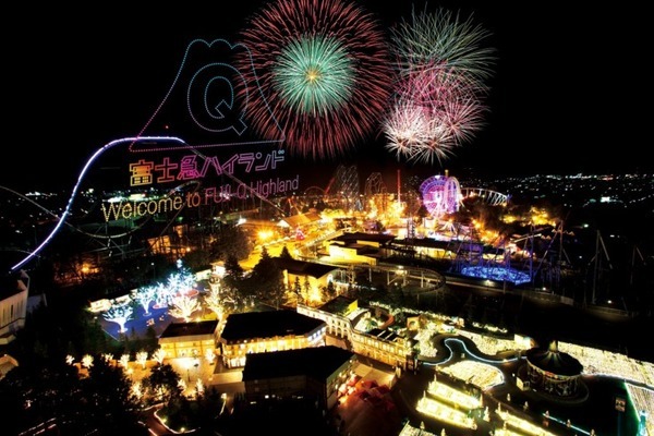 富士急ハイランドで年越しの「カウントダウン ドローン＆花火ショー」12/29～31に開催　大晦日は爆笑ステージも