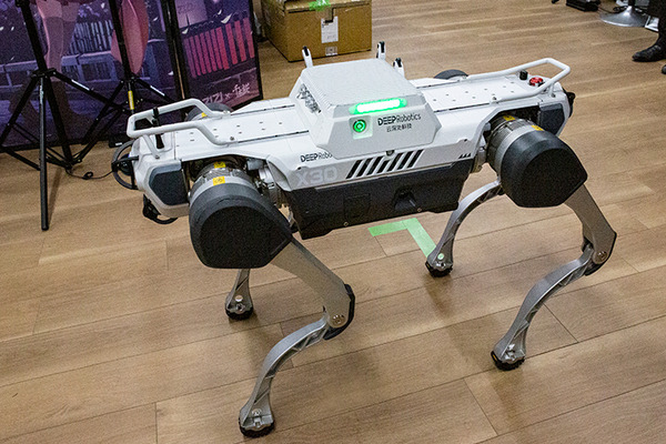 【速報】驚異的な身体能力の「Lynx」販売予約を開始　機動力ではヒューマノイドとの境界を越える四足AIロボット、DEEPRobotics