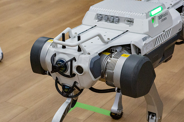 【速報】驚異的な身体能力の「Lynx」販売予約を開始　機動力ではヒューマノイドとの境界を越える四足AIロボット、DEEPRobotics