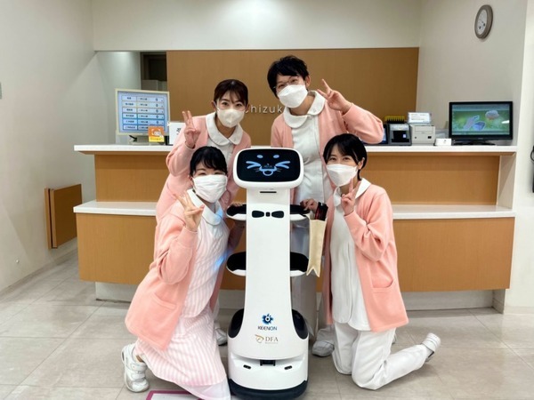 眼科に自動搬送ロボット「KEENON T8」を導入　診察業務の効率化、診察・会計の待ち時間の短縮、患者利用満足度の向上